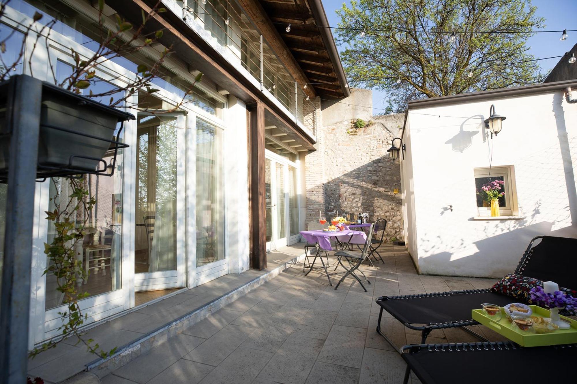 Relais La Rocca Solferino Acomodação com café da manhã Exterior foto