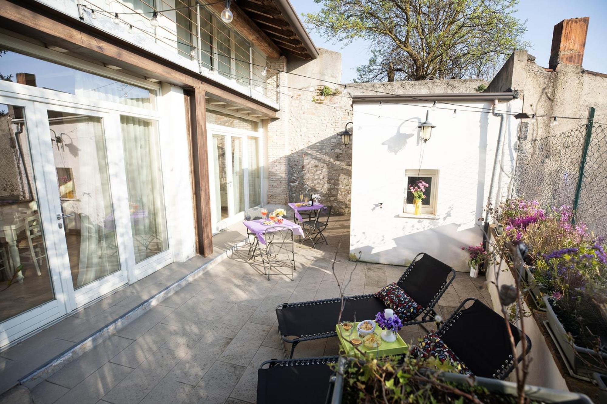 Relais La Rocca Solferino Acomodação com café da manhã Exterior foto