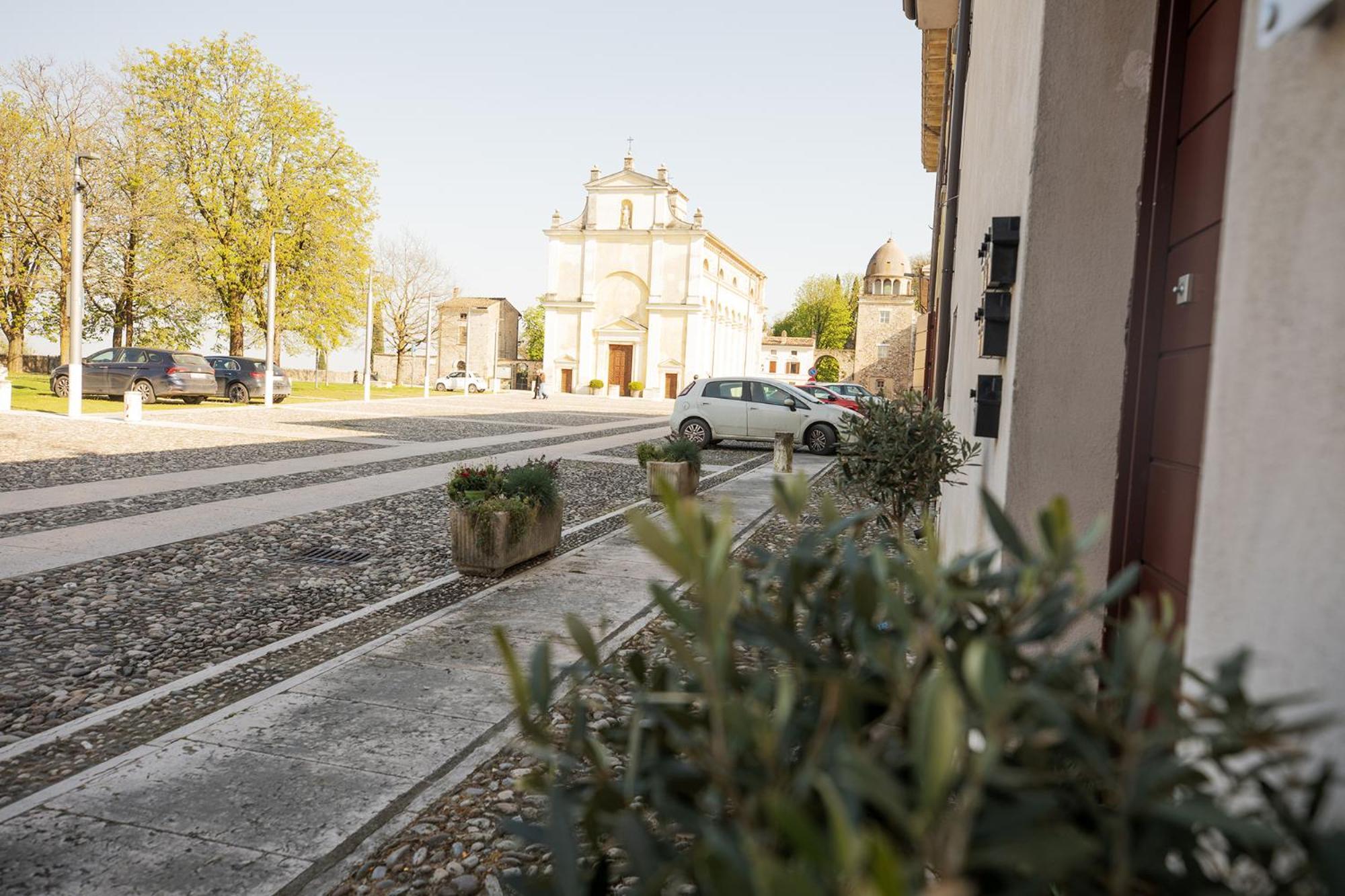 Relais La Rocca Solferino Acomodação com café da manhã Exterior foto
