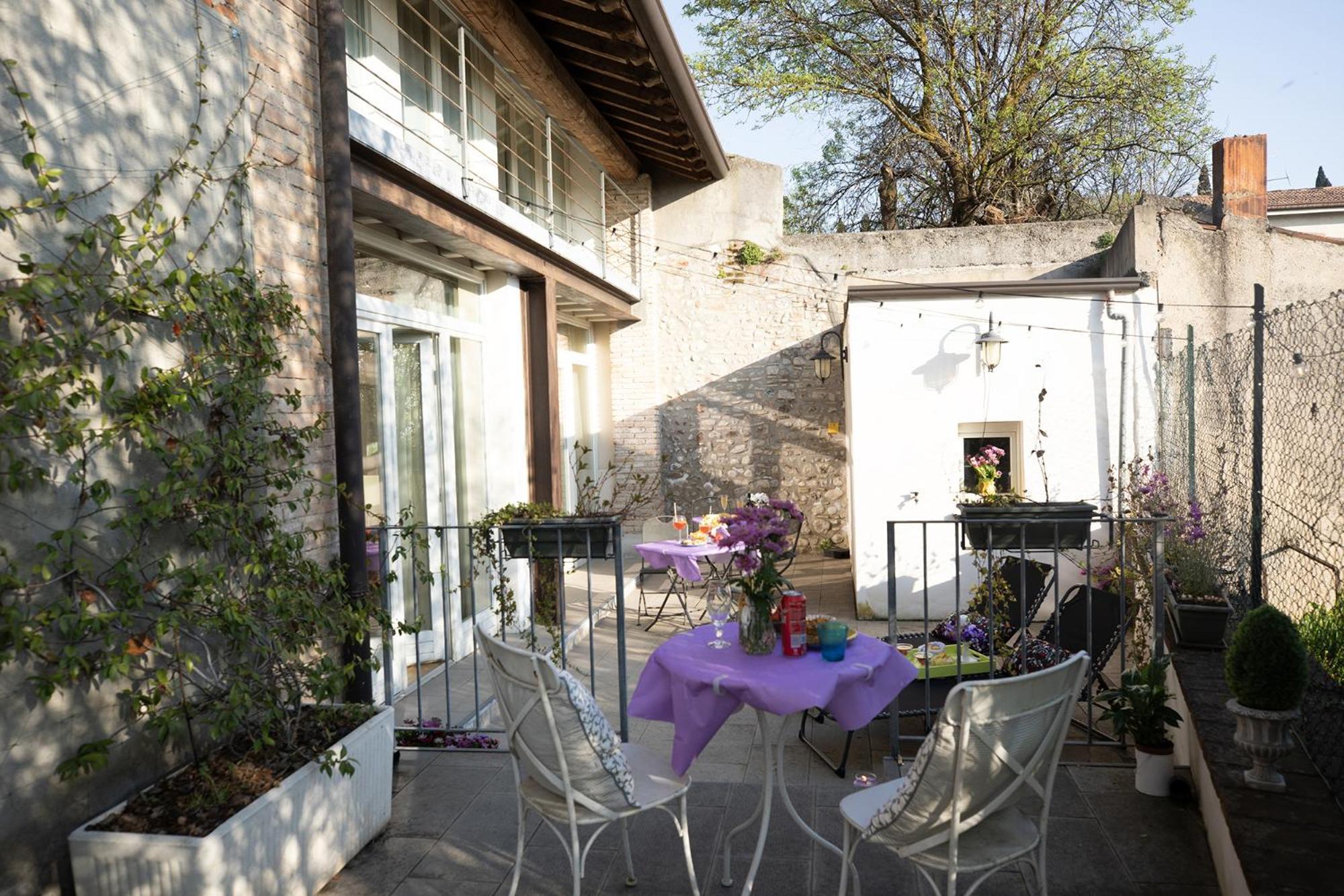 Relais La Rocca Solferino Acomodação com café da manhã Exterior foto