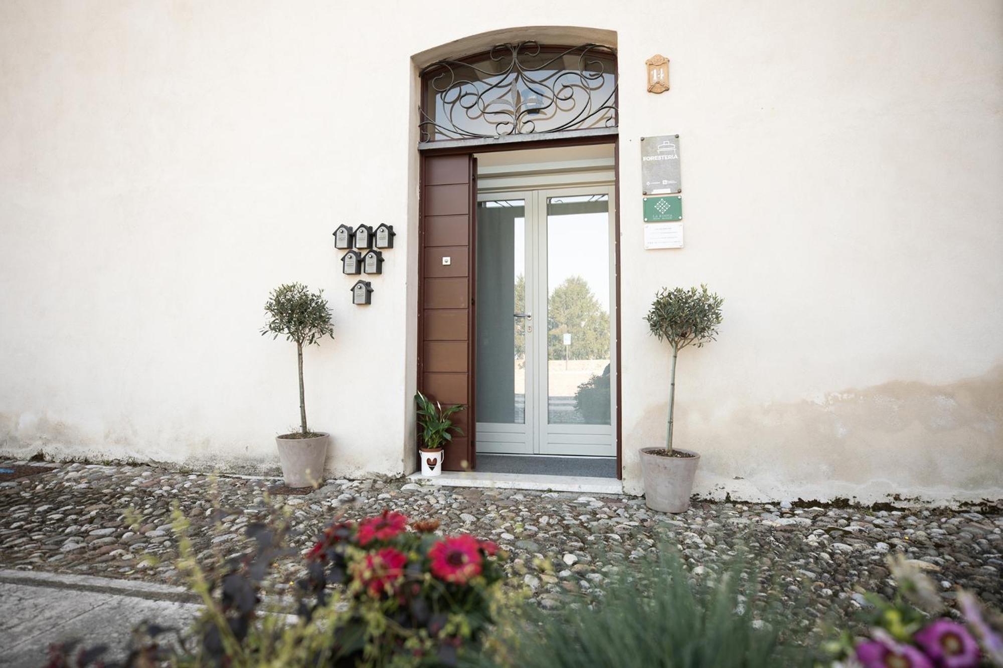 Relais La Rocca Solferino Acomodação com café da manhã Exterior foto